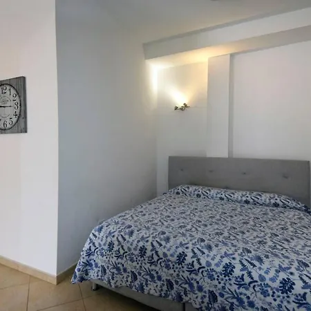 Adeje Апартаменти *